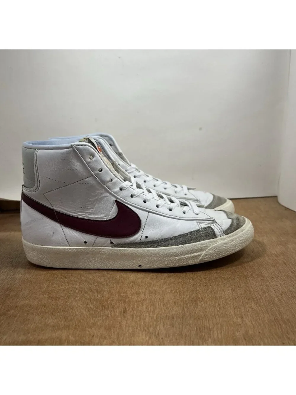 Nike Blazer Mid '77 White Red Burgundy Sneakers BQ6806-120 Mens Size 8.5